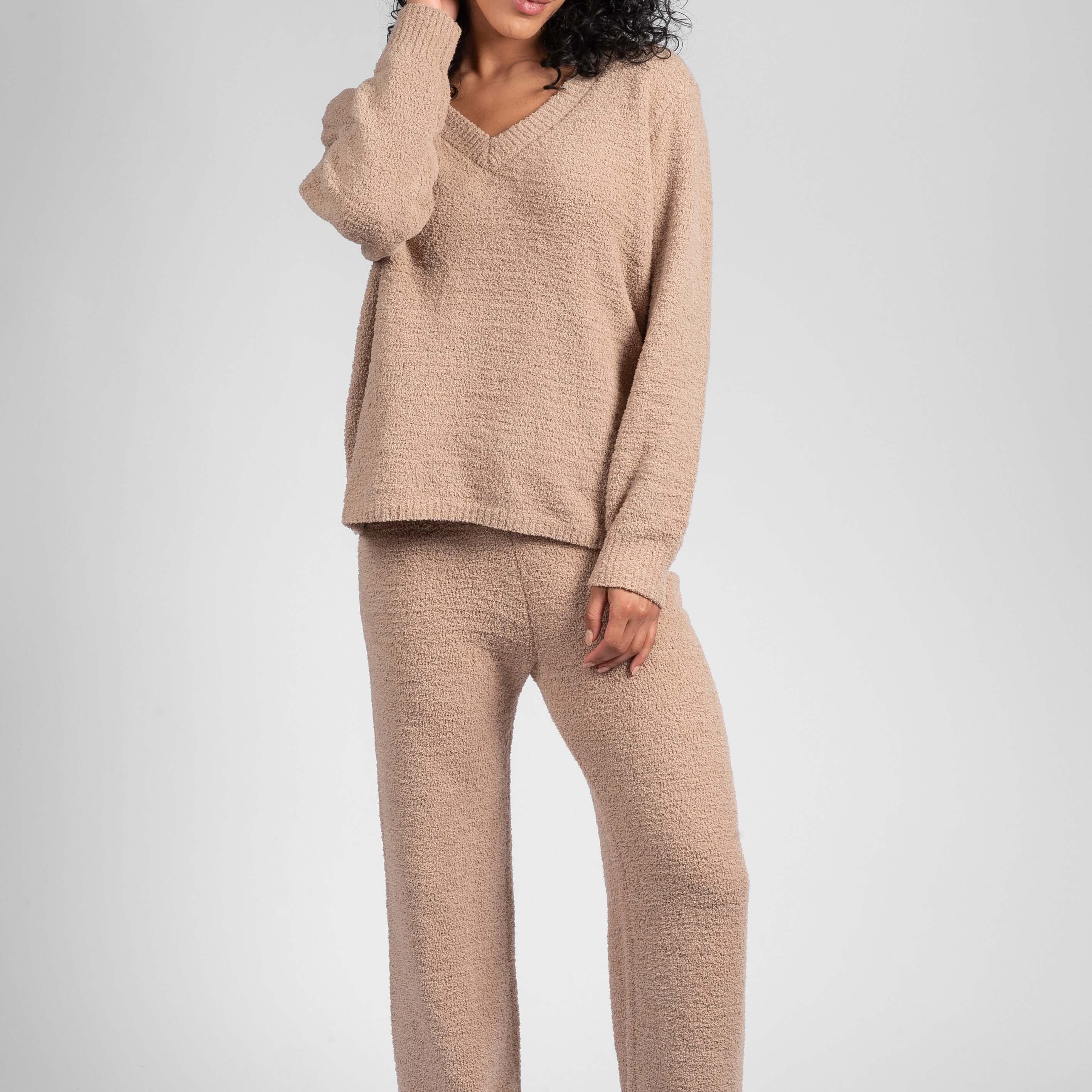 CHENILLE V-NECK - LATTELOVE Co.