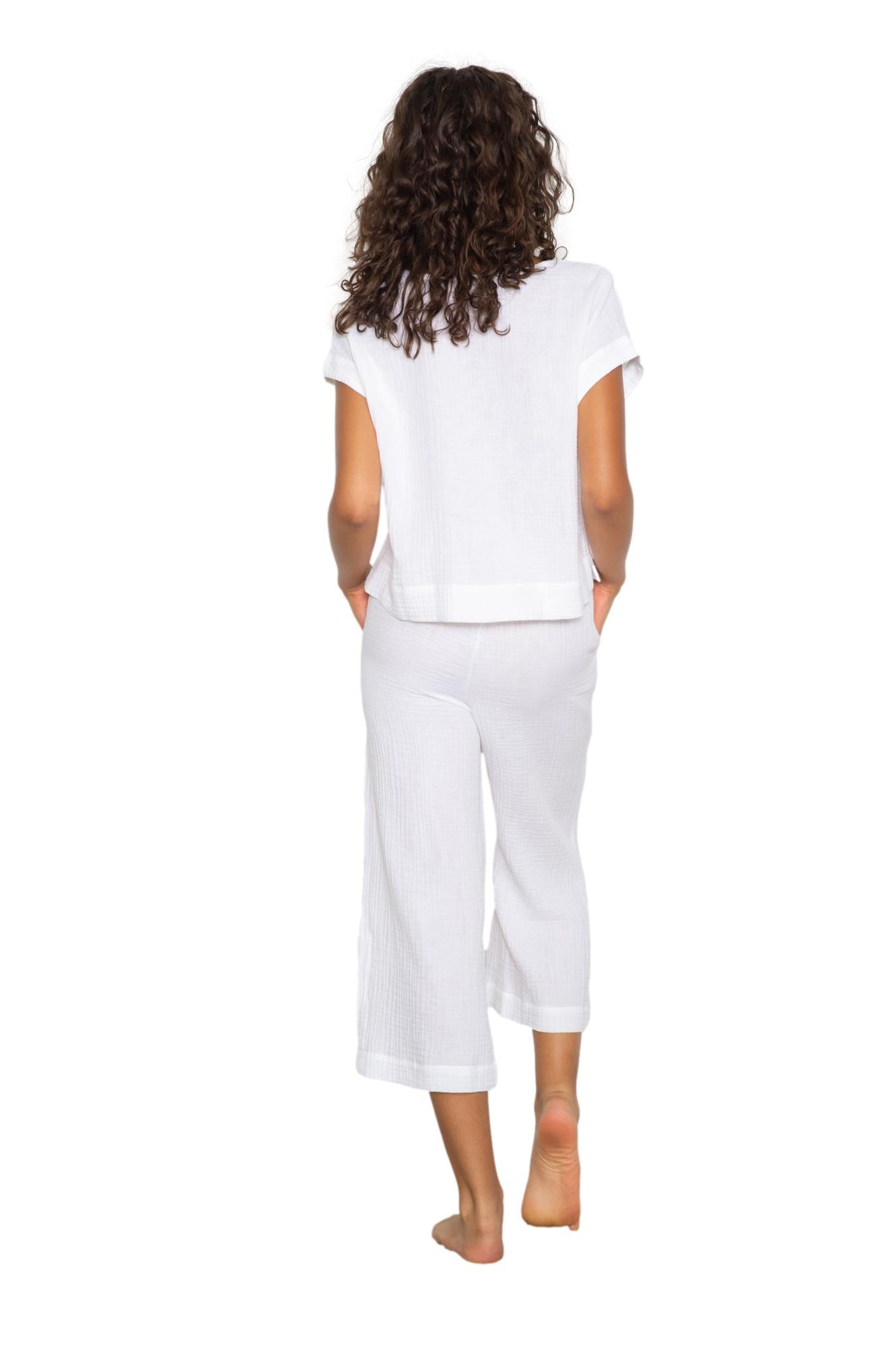 V-neck relaxed top & capri set