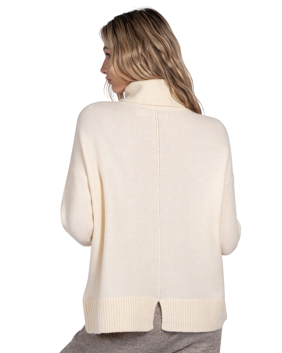 OVERSIZED TURTLENECK - LATTELOVE Co.