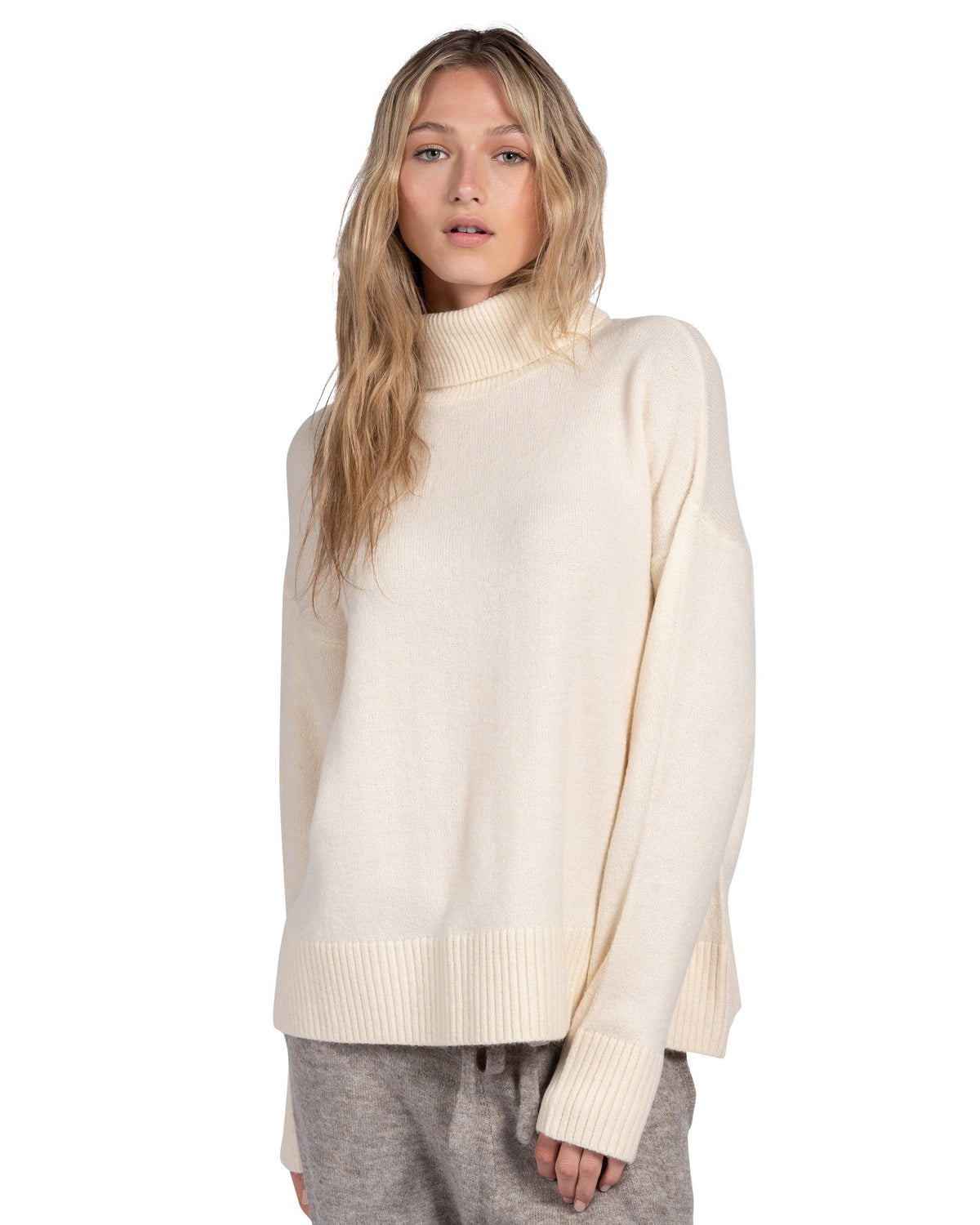 OVERSIZED TURTLENECK - LATTELOVE Co.
