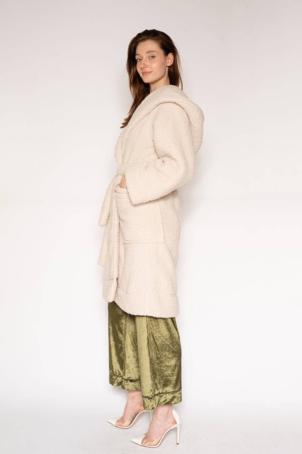 MID-LENGTH SHERPA ROBE WITH HOOD - LATTELOVE Co.