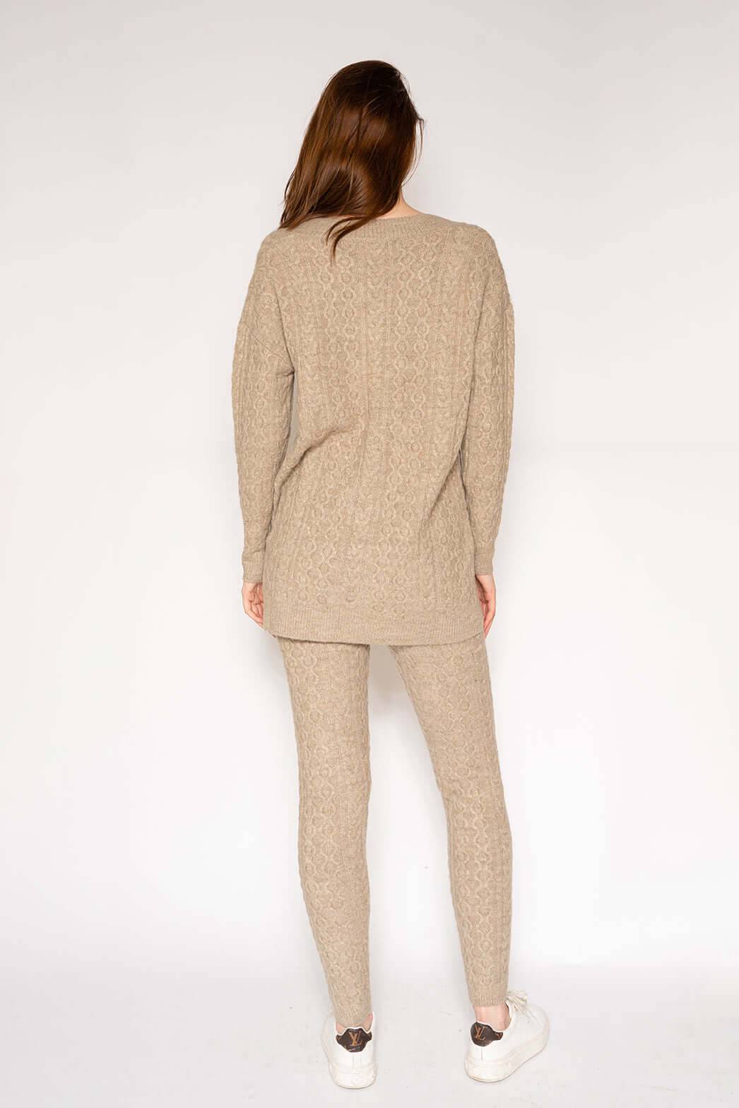 CABLE KNIT V-NK TUNIC SWEATER - LATTELOVE Co.