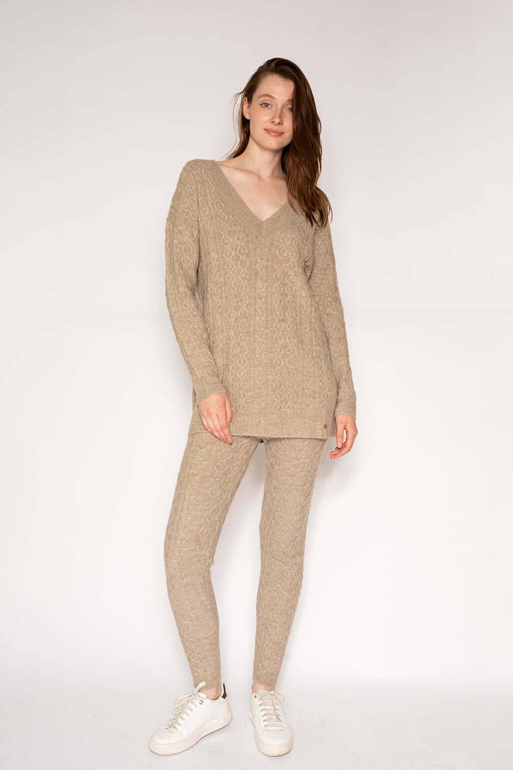 CABLE KNIT V-NK TUNIC SWEATER